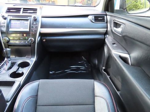 Used 2016 Toyota Camry SE FWD image 28