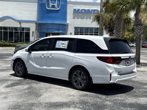New 2026 Honda Odyssey Touring image 10