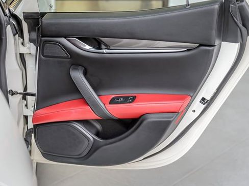 Used 2018 Maserati Ghibli image 52