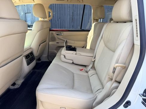 Used 2009 Lexus LX 570 4WD w/ Preferred Accessory Pkg image 14