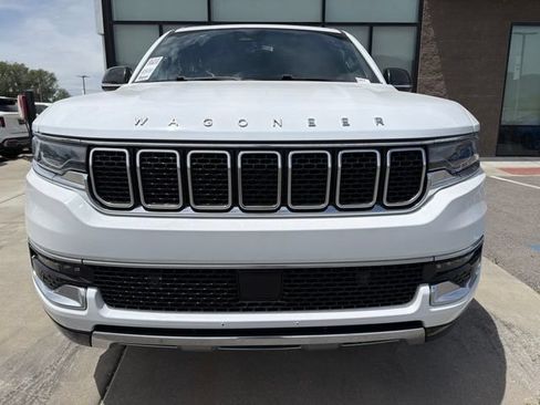Used 2023 Jeep Wagoneer Series III w/ Preferred Equipment Group AWD/4WD image 8