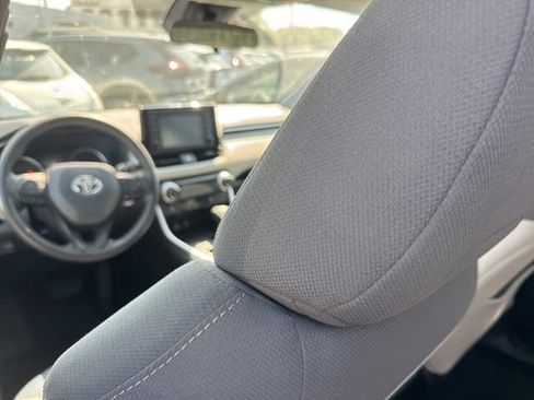 Used 2019 Toyota RAV4 XLE w/ Convenience Package FWD image 8