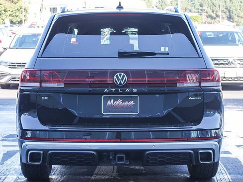 Used 2025 Volkswagen Atlas Peak Edition SE image 6