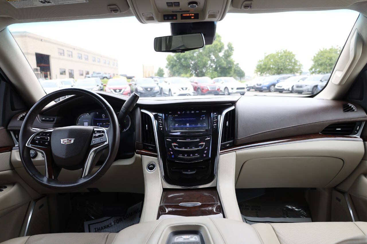Used 2017 Cadillac Escalade Premium Luxury AWD/4WD image 14