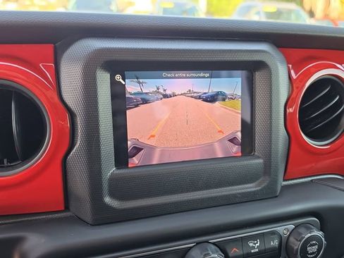 Used 2023 Jeep Gladiator Sport AWD/4WD image 23