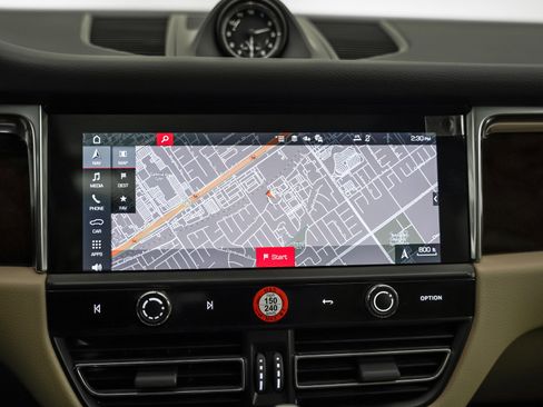 Certified 2025 Porsche Macan image 22