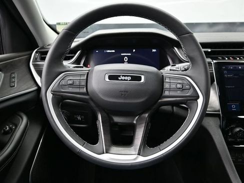 Used 2023 Jeep Grand Cherokee Limited w/ Black Appearance Package AWD/4WD image 28