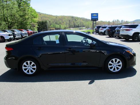 Used 2023 Toyota Corolla LE w/ Carpet Mat Package (TMS) FWD image 4