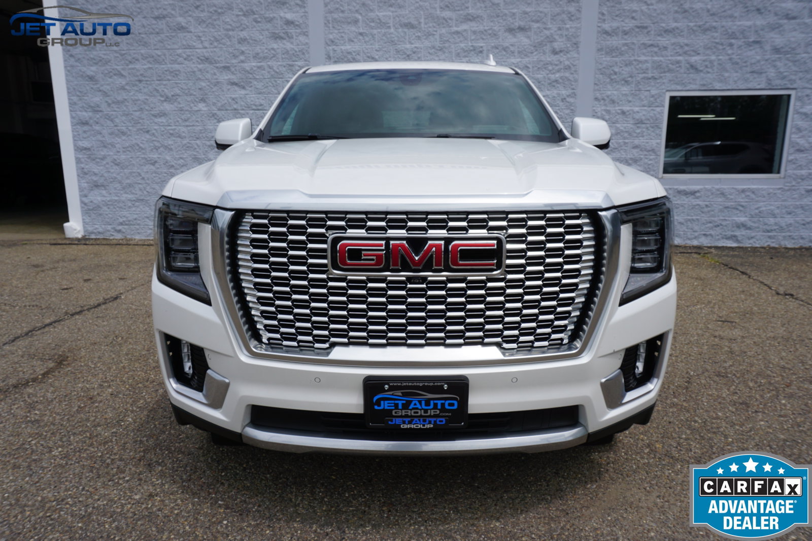 Used 2022 GMC Yukon Denali w/ Denali Ultimate Package AWD/4WD image 2