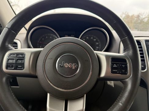 Used 2011 Jeep Grand Cherokee Laredo image 11