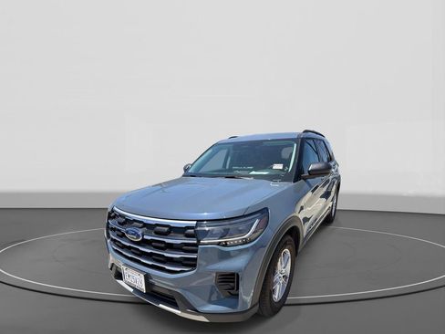 Used 2026 Ford Explorer Active RWD image 1