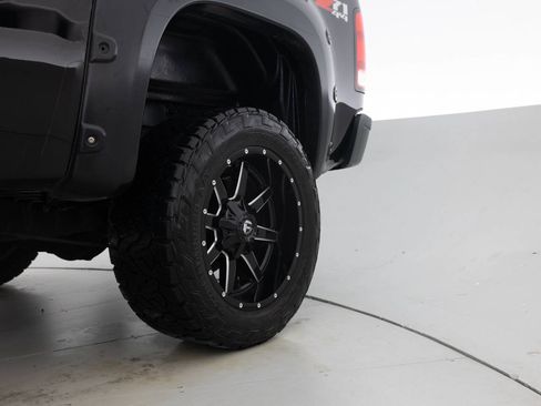 Used 2013 GMC Sierra 2500 Denali w/ Suspension Package, Off-Road AWD/4WD image 20