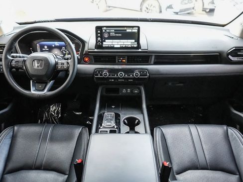 Used 2025 Honda Pilot Elite image 12