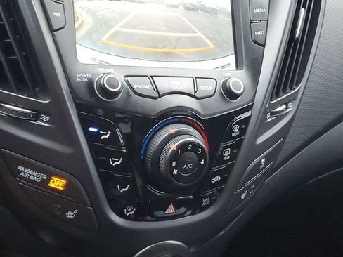 Used 2016 Hyundai Veloster Turbo image 26