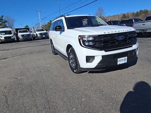 Certified 2025 Ford Expedition Active AWD/4WD image 13