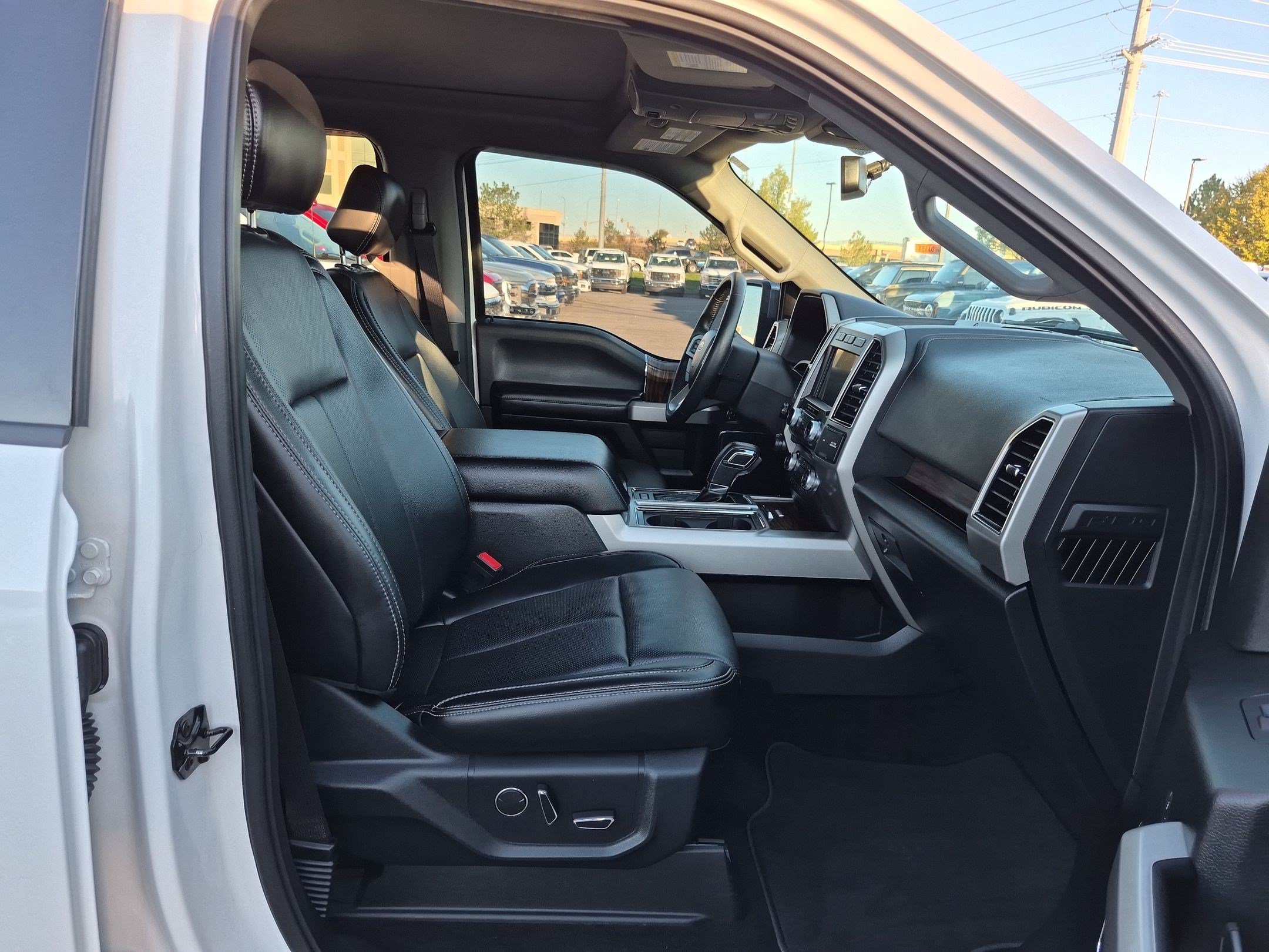 Used 2018 Ford F150 Lariat w/ Equipment Group 502A Luxury AWD/4WD image 34