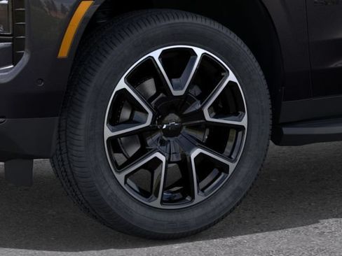 New 2026 Chevrolet Suburban RST w/ RST Capability Package AWD/4WD image 9