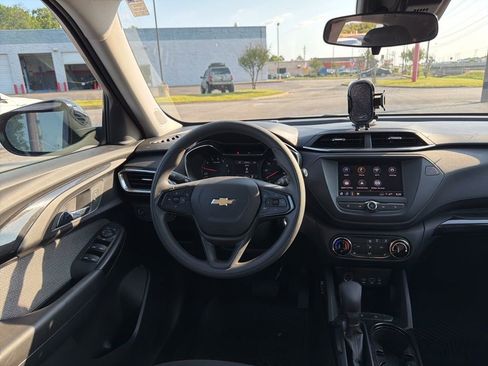 Used 2023 Chevrolet TrailBlazer LT FWD image 13