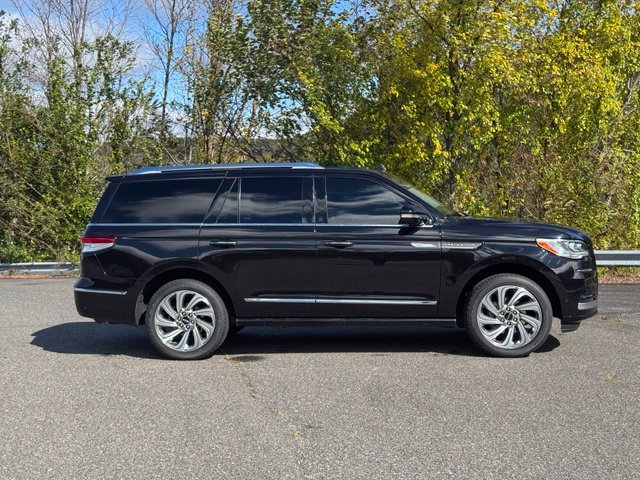 Used 2024 Lincoln Navigator Reserve AWD/4WD image 8