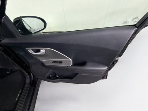 Used 2020 Kia Niro LX FWD image 30
