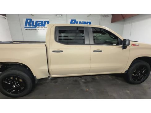 Used 2023 Chevrolet Silverado 1500 Custom Trail Boss AWD/4WD image 9