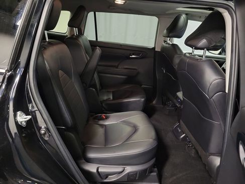 Used 2024 Toyota Highlander XLE image 28