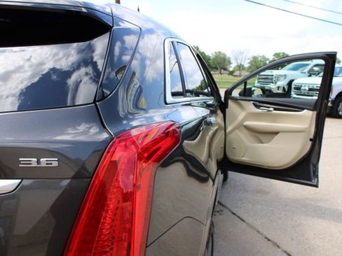 Used 2019 Cadillac XT5 FWD image 41