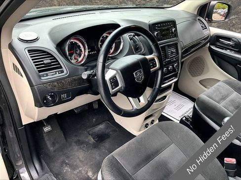 Used 2015 Dodge Grand Caravan American Value Package w/ UConnect Hands-Free Group FWD image 11