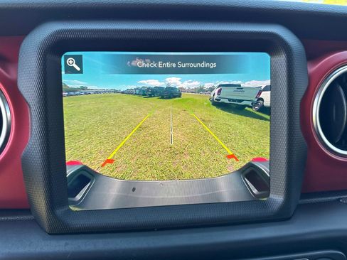 Used 2022 Jeep Gladiator Rubicon w/ LED Lighting Group AWD/4WD image 24