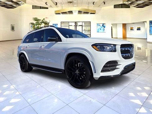 Used 2021 Mercedes-Benz GLS 580 4MATIC image 3