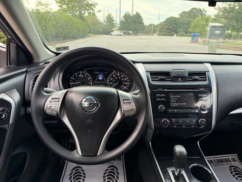 Used 2014 Nissan Altima 2.5 S w/ Display Audio Package image 21