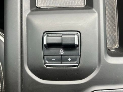 Used 2025 GMC Sierra 2500 AT4X image 14