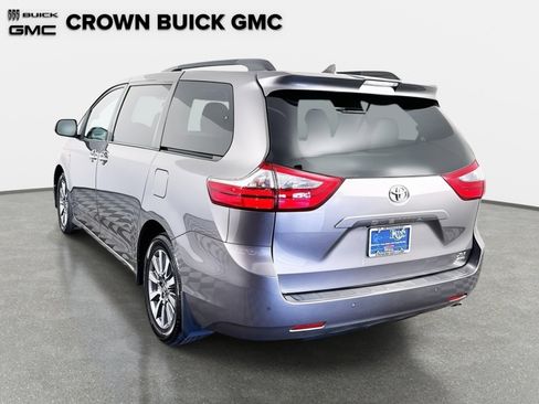 Used 2020 Toyota Sienna XLE image 8