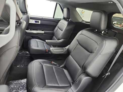 Used 2023 Ford Explorer Limited w/ Limited Technology Package RWD image 15
