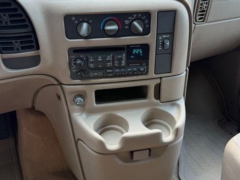 Used 2005 Chevrolet Astro Passenger RWD image 11