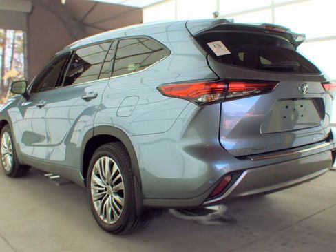 Used 2021 Toyota Highlander Platinum AWD/4WD image 14