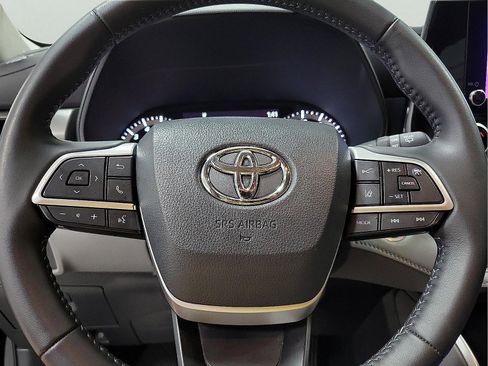 Certified 2024 Toyota Highlander AWD image 14