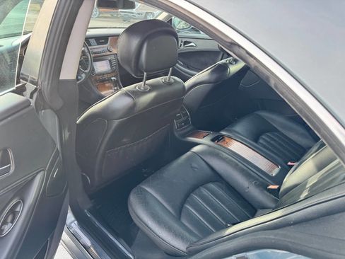 Used 2006 Mercedes-Benz CLS 500 w/ Premium Pkg image 9