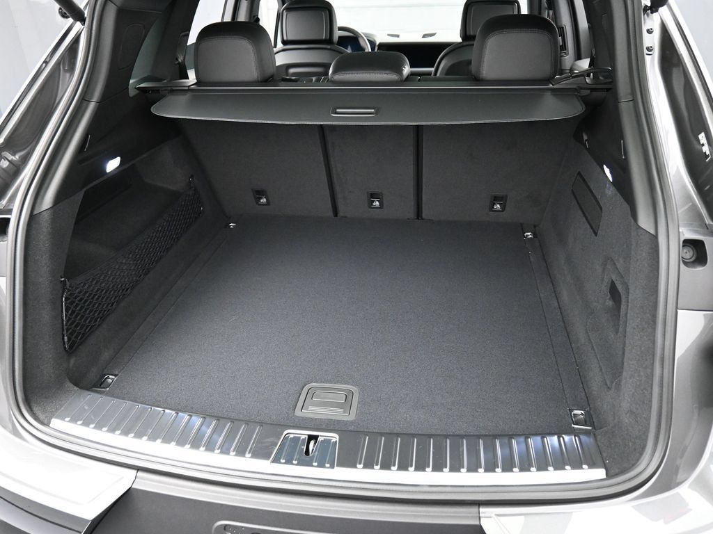 Certified 2026 Porsche Cayenne AWD/4WD image 32