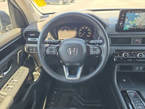 Certified 2024 Honda Pilot Touring image 10