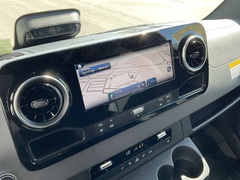 Used 2025 Mercedes-Benz Sprinter 2500 image 23