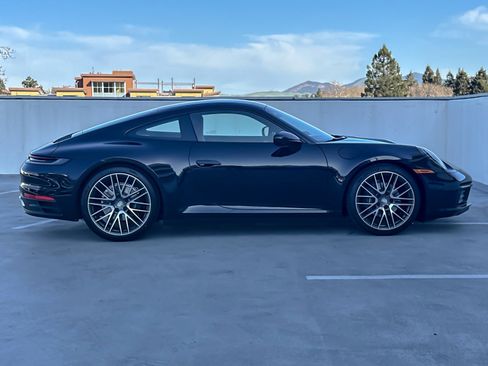 Used 2024 Porsche 911 Carrera w/ Premium Package image 9