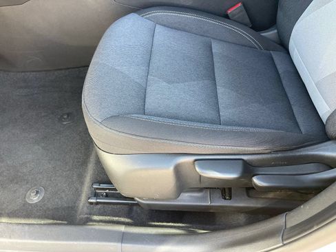 Used 2025 Chevrolet Trax LS FWD image 21