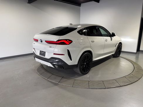 Used 2023 BMW X6 xDrive40i w/ M Sport Package AWD/4WD image 12