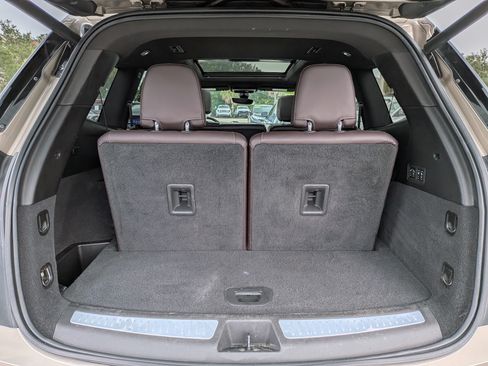 Used 2022 Cadillac XT6 Premium Luxury w/ Technology Package FWD image 13