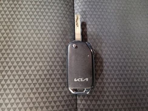 Used 2025 Kia Soul LX w/ LX Technology Package FWD image 32