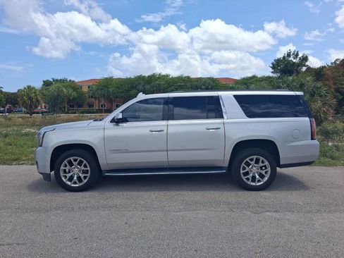 Used 2017 GMC Yukon XL SLT w/ Open Road Package RWD image 9