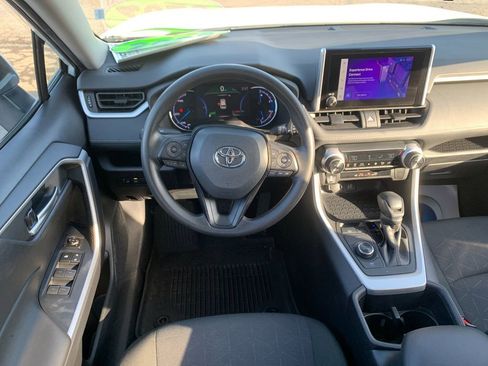 Used 2025 Toyota RAV4 XLE AWD/4WD image 17