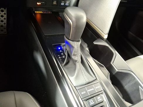 Used 2025 Toyota Camry SE image 16