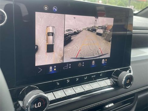 New 2025 Chevrolet Colorado LT w/ LT Convenience Package image 11